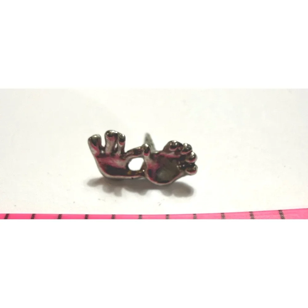 Vintage Silver Tone Joined Hands Heart Gesture Lapel Pin Novelty Accessory